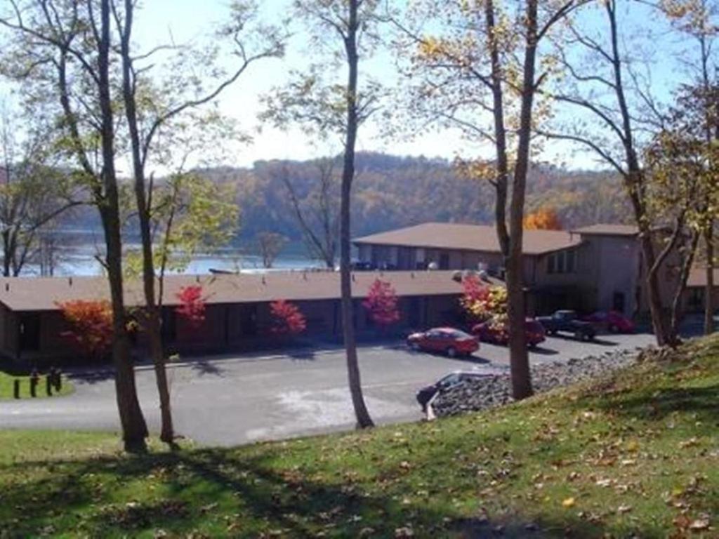 Tygart Lake Lodge Main image 1